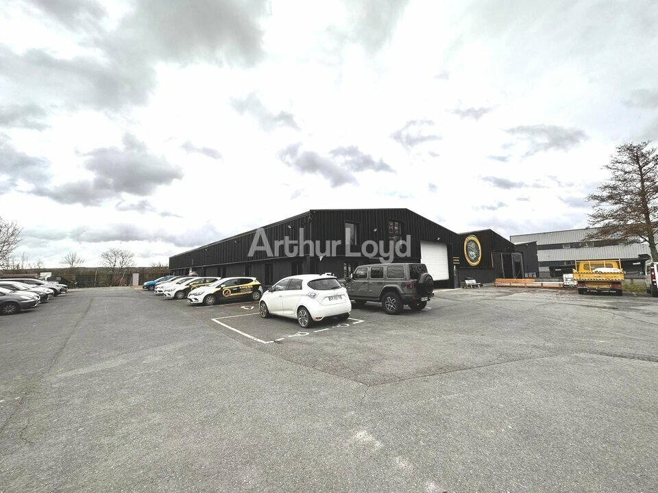 Flex in Reims for lease Building Photo- Image 1 of 14
