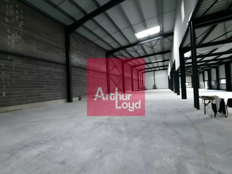 Flex in Clermont-Ferrand for lease - Building Photo - Image 2 of 6