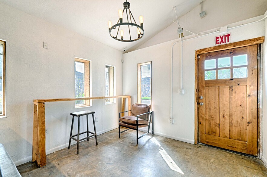 2737 Carpenter Ave, Dallas, TX à louer - Photo intérieure - Image 3 de 13