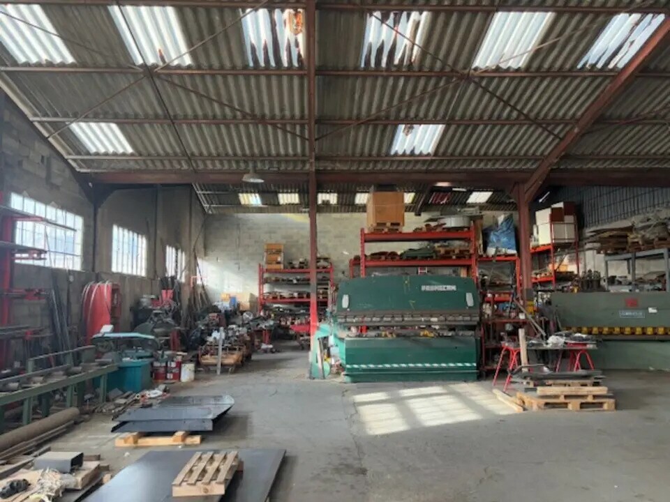 Flex in Castillon-du-Gard for lease Building Photo- Image 1 of 4