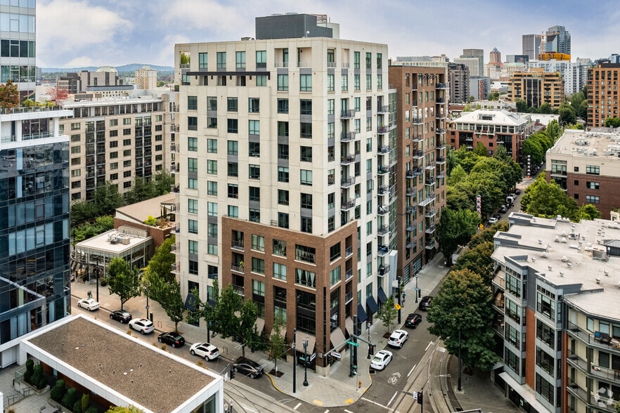 900-922 NW 11th Ave, Portland, OR for lease - Building Photo - Image 1 of 4