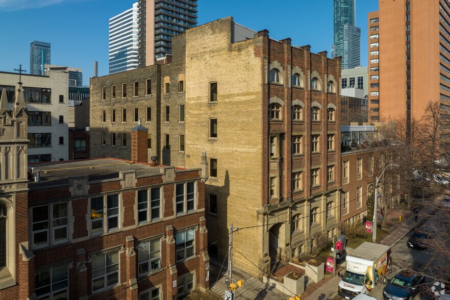 70 Bond St, Toronto, ON à louer - Photo du bâtiment - Image 1 de 4