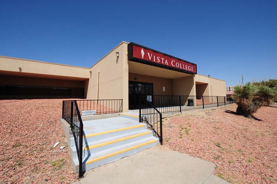 5919 Brook Hollow Dr, El Paso, TX à louer - Photo du bâtiment - Image 2 de 5