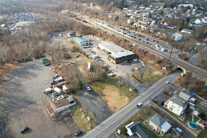 4258 E Bristol Rd, Feasterville Trevose, PA à louer - Photo du bâtiment - Image 3 de 6