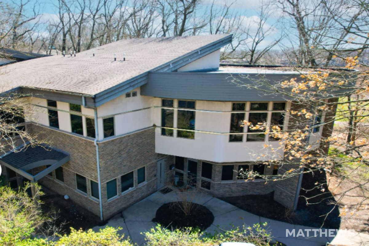 7864 Moorsbridge Rd, Portage, MI for sale Primary Photo- Image 1 of 4