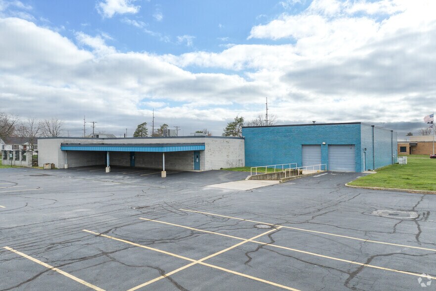 300 E Poe Rd, Bowling Green, OH à louer - Photo du bâtiment - Image 3 de 5