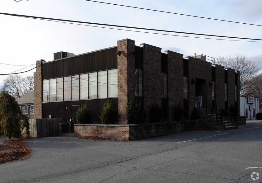 481 Memorial Pky, Phillipsburg, NJ for lease - Building Photo - Image 2 of 5