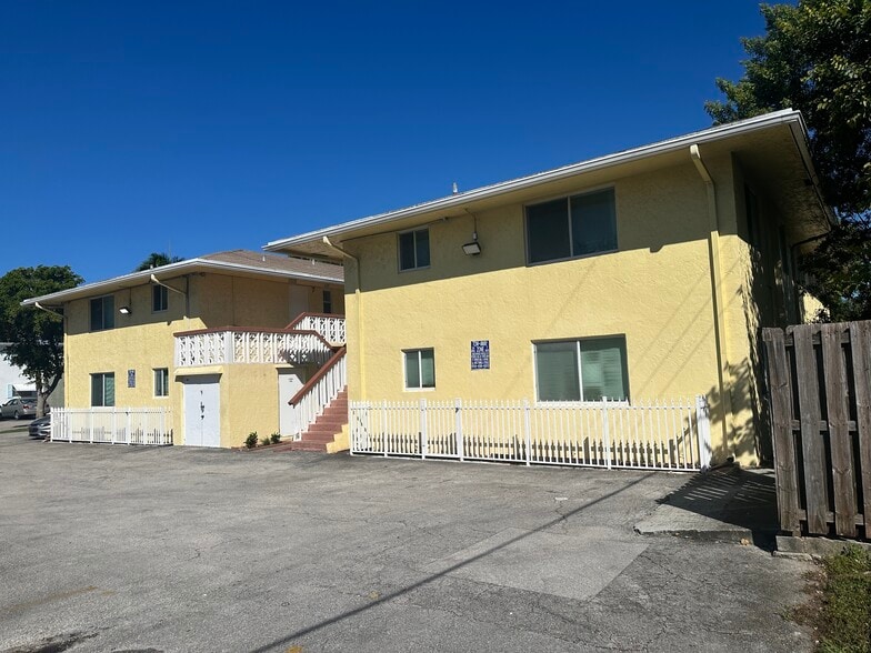 724 NE 4th St, Hallandale Beach, FL for sale - Building Photo - Image 2 of 25