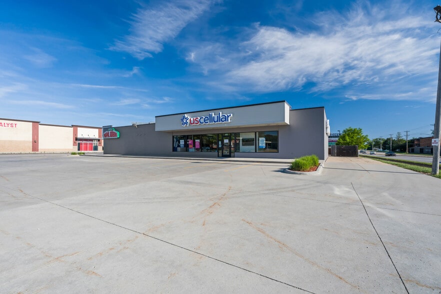 705-711 24th St, Ames, IA for lease - Building Photo - Image 3 of 9