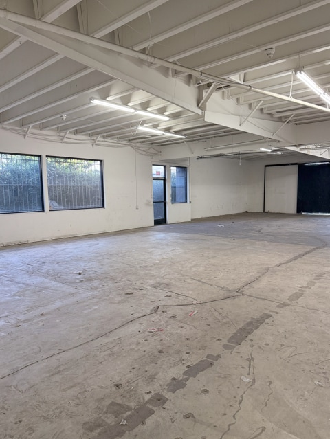 6746 Valjean Ave, Van Nuys, CA for lease Interior Photo- Image 1 of 3