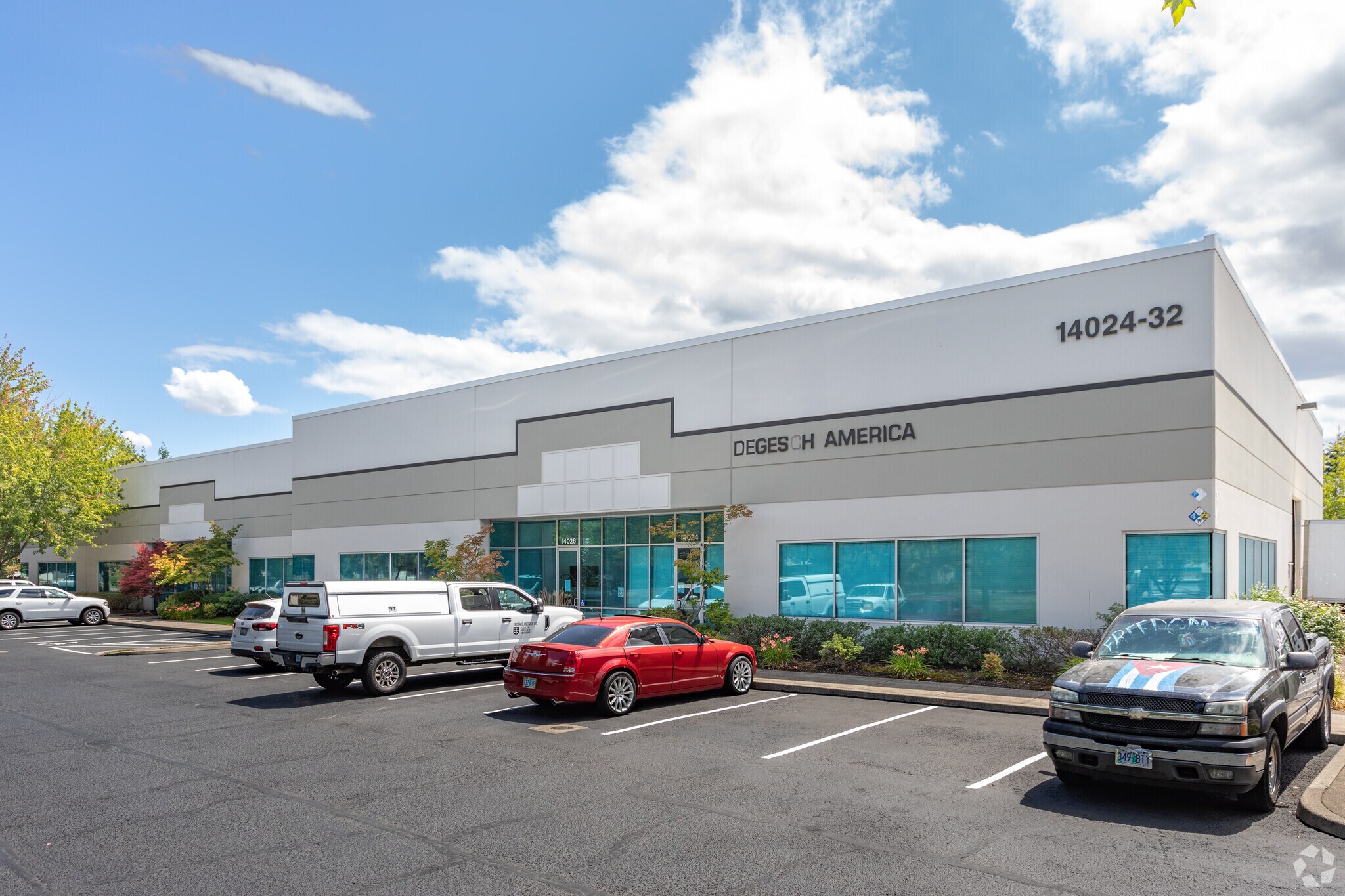 14024-14032 NE Airport Way, Portland, OR à louer Photo principale- Image 1 de 4