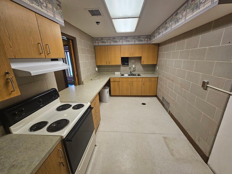 522 11th SE Ave, Cambridge, MN à louer - Photo du bâtiment - Image 3 de 8