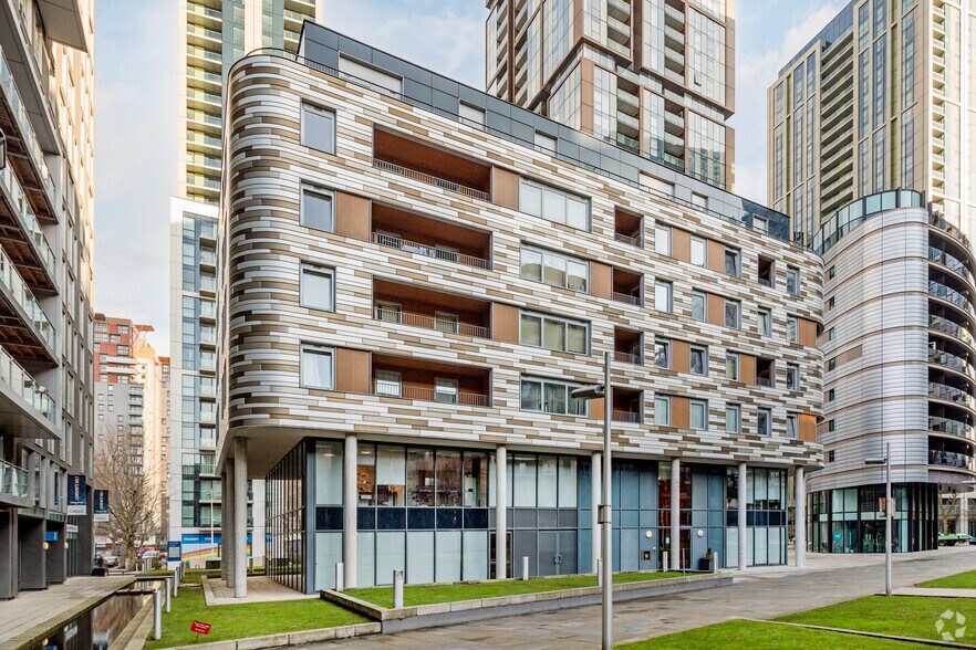 5 Indescon Sq, Londres à louer - Photo du bâtiment - Image 2 de 3