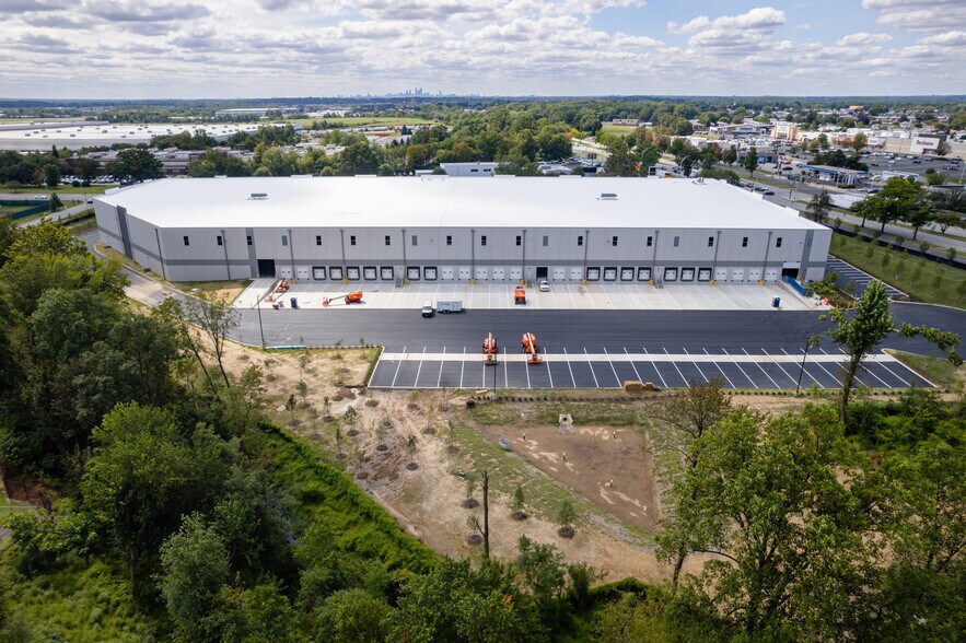 11301 Roosevelt Blvd, Philadelphia, PA à louer - Photo du bâtiment - Image 2 de 7