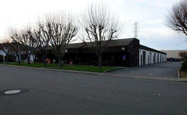 Plus de détails pour 19 Digital Dr, Novato, CA - Industriel à louer