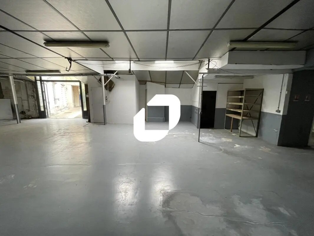 Flex in Saint-Maur-des-Fossés for lease Interior Photo- Image 1 of 10