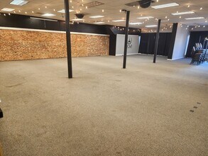 121 N Poplar St, Paris, TN à louer Photo intérieure- Image 2 de 11