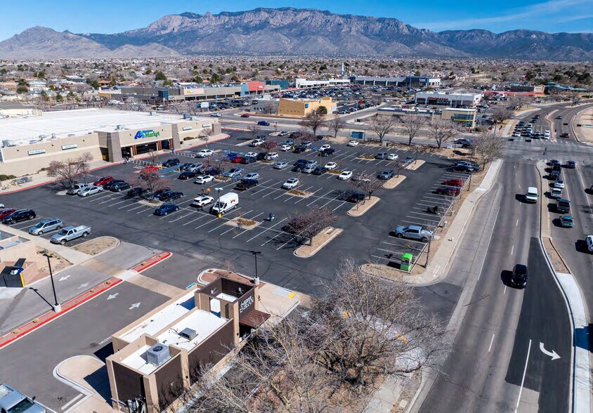 7341 San Antonio Dr NE, Albuquerque, NM à vendre - Photo du bâtiment - Image 2 de 10