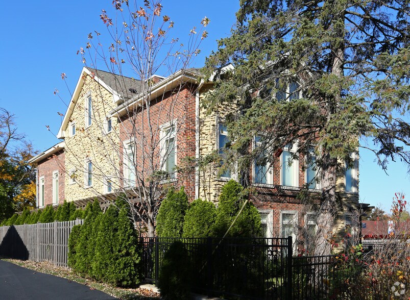 10 S Linden Ave, Palatine, IL à louer - Photo du bâtiment - Image 3 de 4