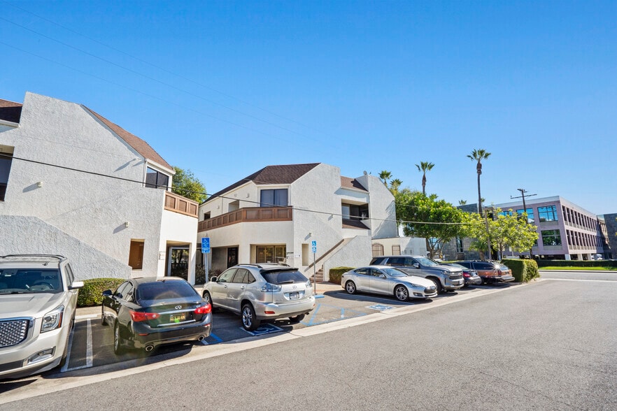 2372-2382 SE Bristol St, Newport Beach, CA for lease - Building Photo - Image 3 of 15