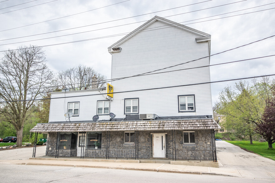 200 W Washington St, Slinger, WI for lease - Building Photo - Image 1 of 9