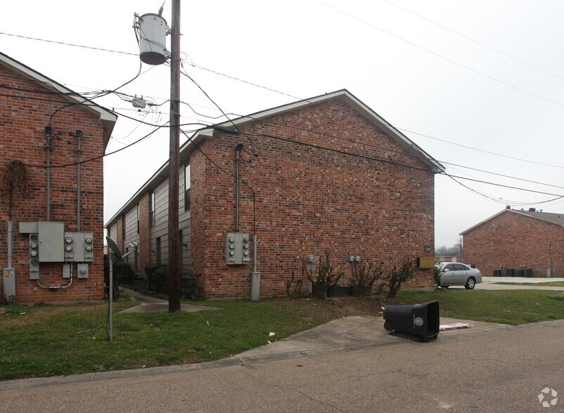 1721 Ryder Dr, Baton Rouge, LA à vendre - Photo du bâtiment - Image 2 de 2