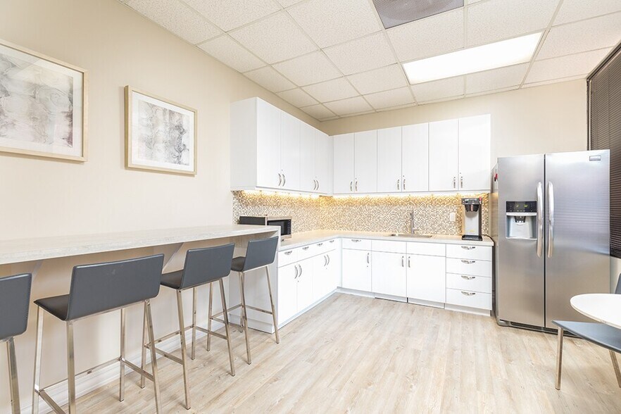 11440 W Bernardo Ct, San Diego, CA à louer - Photo du bâtiment - Image 3 de 5