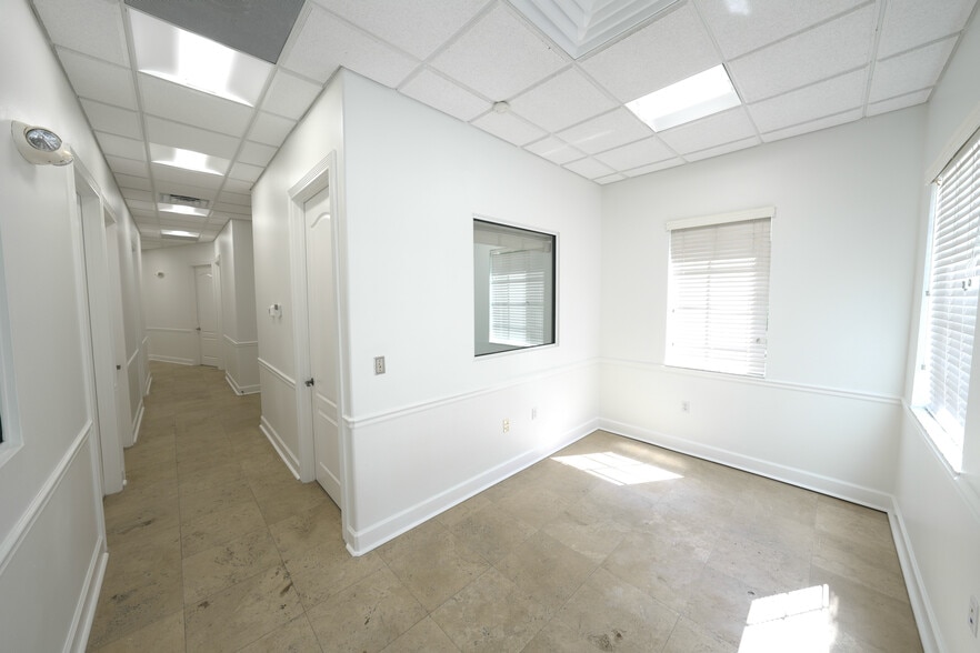 2009 Longwood Lake Mary Rd, Longwood, FL for lease - Interior Photo - Image 3 of 16