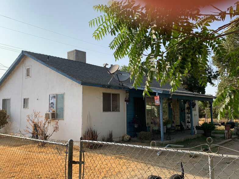 1342 E Poplar Ave, Porterville, CA for sale - Primary Photo - Image 1 of 1