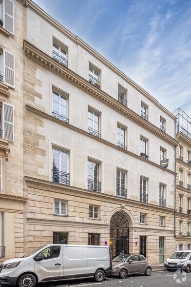 20 Rue Jean-Baptiste Pigalle, Paris à louer - Photo du bâtiment - Image 2 de 2