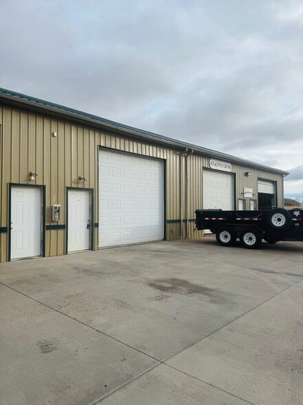 820 Plaza Ln, Laramie, WY à louer - Photo du bâtiment - Image 2 de 9