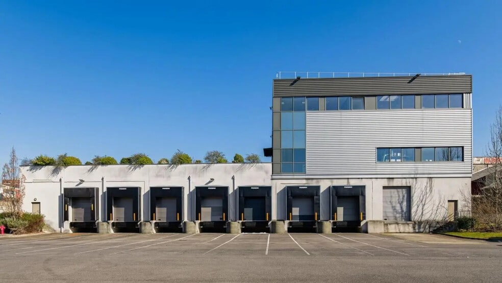 Industrial in Saint-Denis for lease - Building Photo - Image 2 of 11
