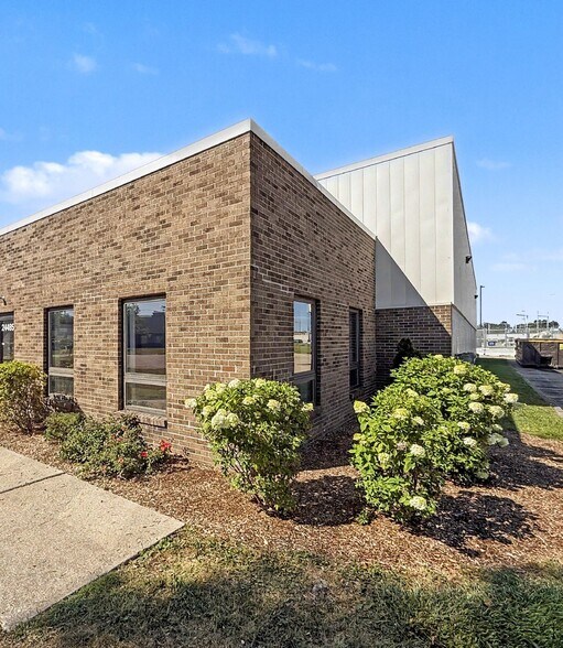 24400-24500 Forterra Dr, Warren, MI à louer - Photo du bâtiment - Image 2 de 3
