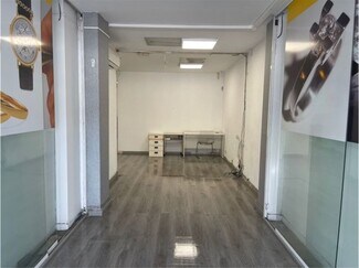 Plus de détails pour Multi-résidentiel à vendre