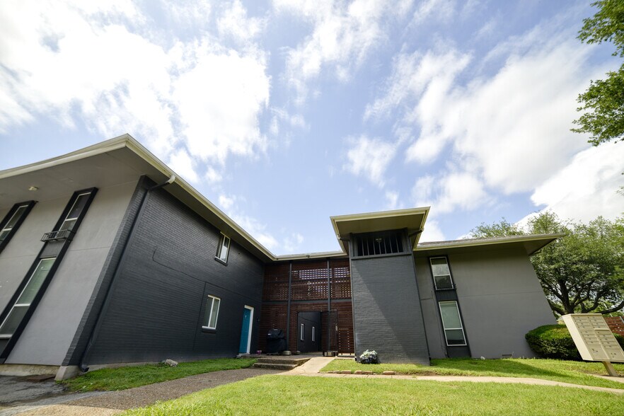 826 S Travis St, Sherman, TX à vendre - Photo du bâtiment - Image 2 de 18