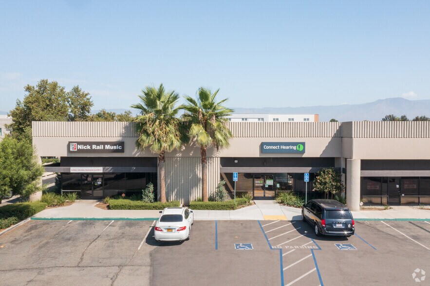 1765-1795 Orange Tree Ln, Redlands, CA à louer - Photo du bâtiment - Image 2 de 6