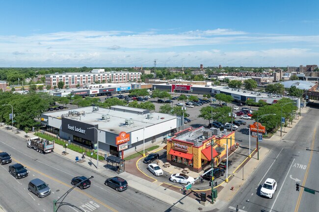 Plus de détails pour 800 N Kedzie Ave, Chicago, IL - Commerce de détail à louer