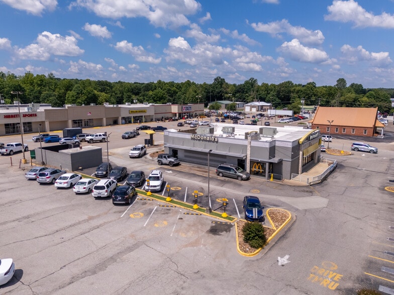 677 W Church St, Lexington, TN for lease - Building Photo - Image 3 of 27