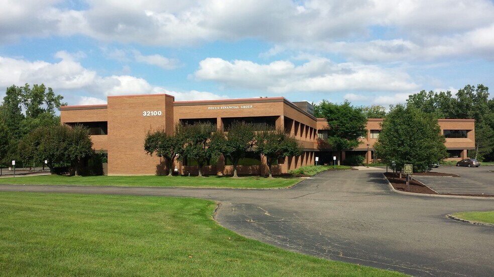 32100 Telegraph Rd, Bingham Farms, MI for lease - Building Photo - Image 1 of 4