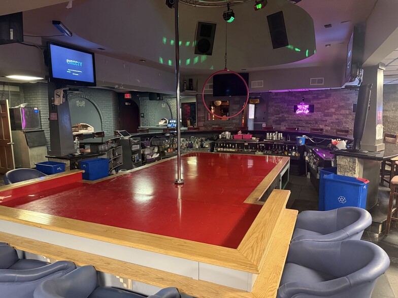 Gentlemen's Club For Sale -1103 Rt-35 S, South Amboy, NJ à vendre - Photo intérieure - Image 3 de 5