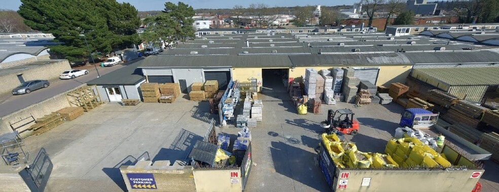 49-55 Gatwick Rd, Crawley for lease - Building Photo - Image 2 of 3