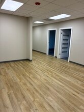 9950 Lawrence Ave, Schiller Park, IL for lease Interior Photo- Image 1 of 6