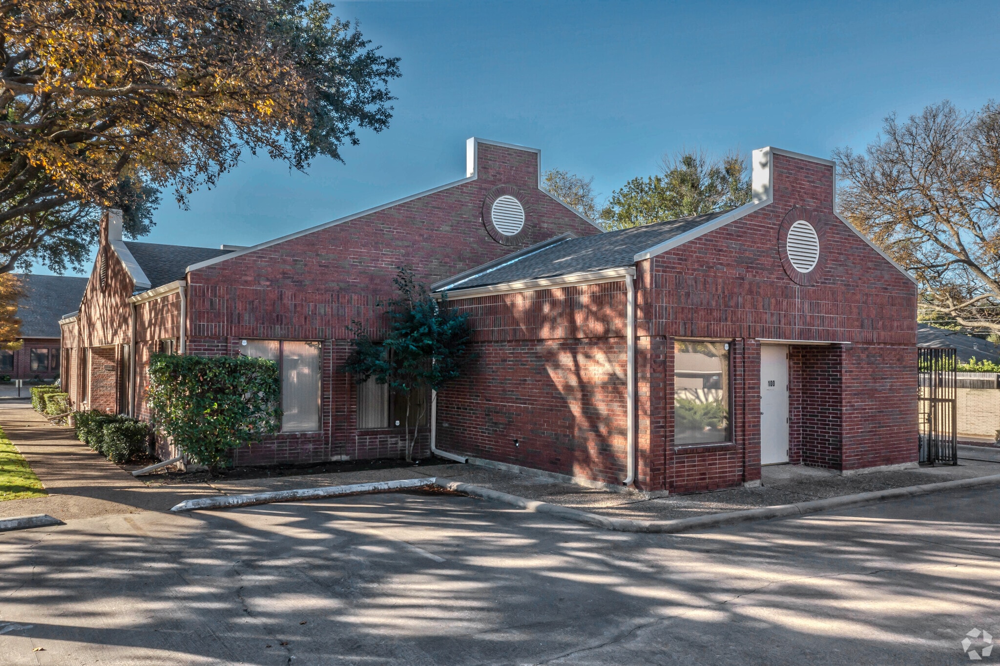 1001 Hampshire Ln, Richardson, TX for sale Primary Photo- Image 1 of 15