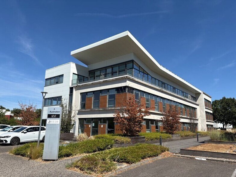 Office in Dardilly for lease - Building Photo - Image 1 of 12