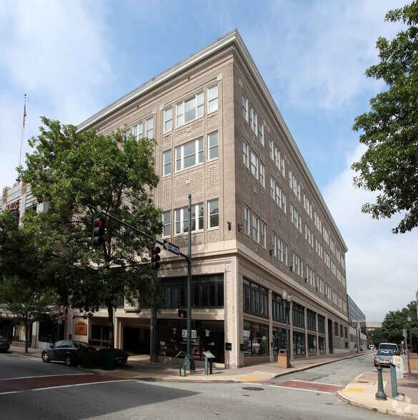 200 S Elm St, Greensboro, NC à louer - Photo du bâtiment - Image 2 de 15