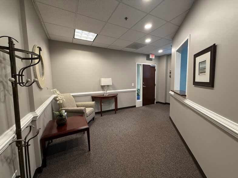 1504 E Franklin St, Chapel Hill, NC for sale - Interior Photo - Image 2 of 9