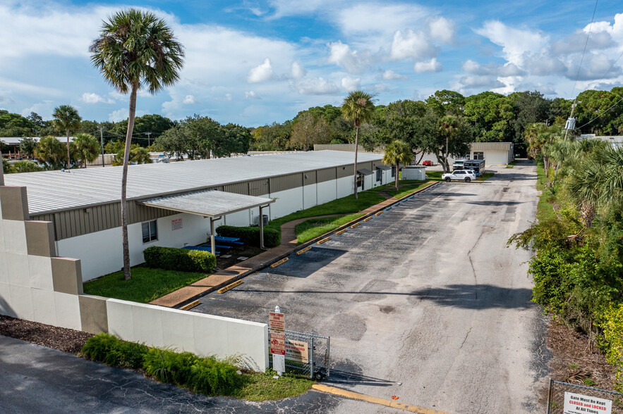 1627 W University Pky, Sarasota, FL à louer - Photo principale - Image 1 de 1