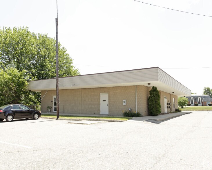 96 N Gratiot Ave, Mount Clemens, MI à louer - Photo du bâtiment - Image 2 de 4