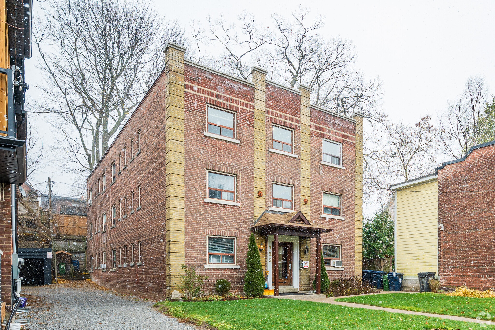 125 Kenilworth Av, Toronto, ON for sale Primary Photo- Image 1 of 5