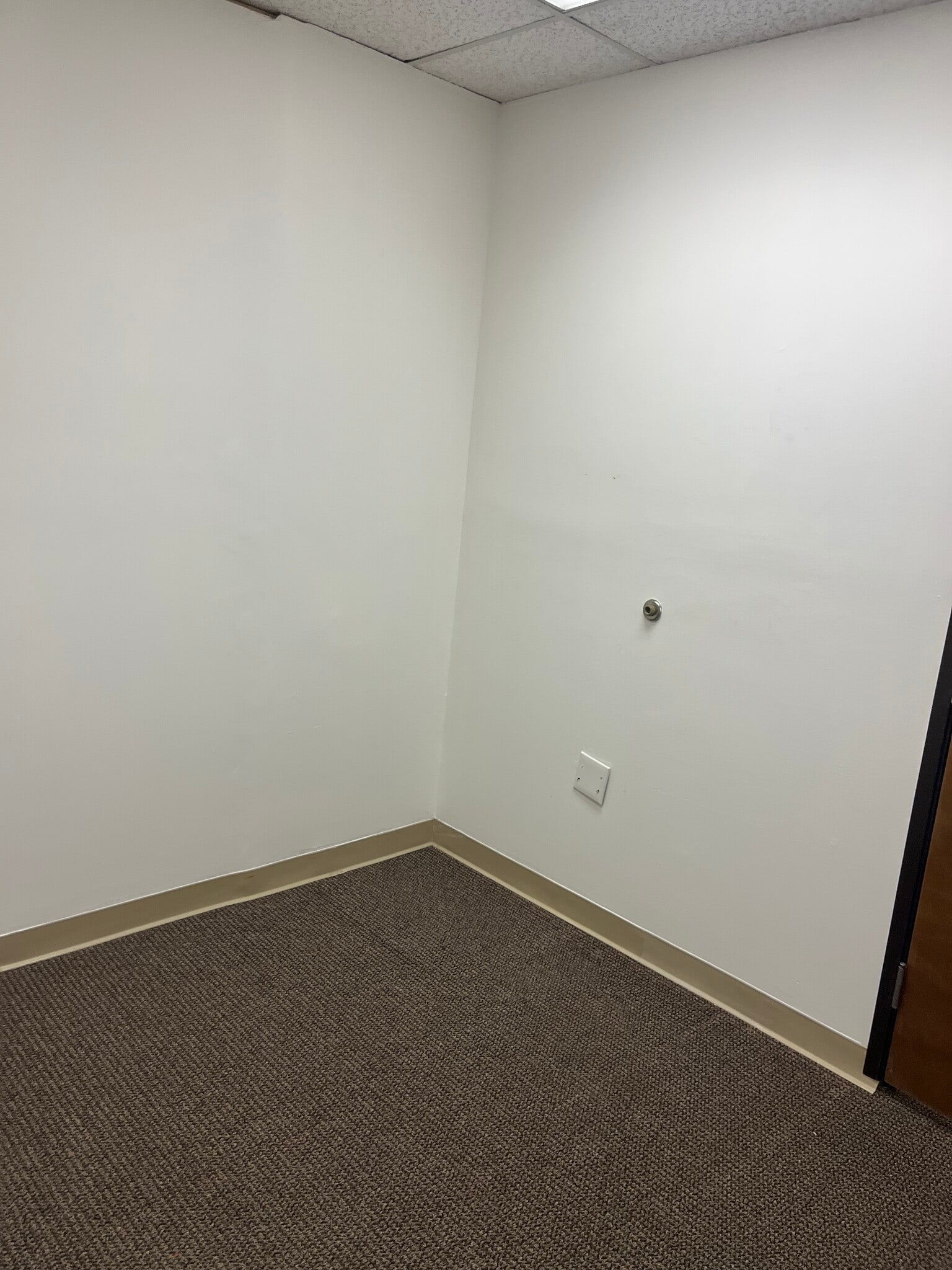 8835 SW Canyon Ln, Portland, OR for lease Interior Photo- Image 1 of 4